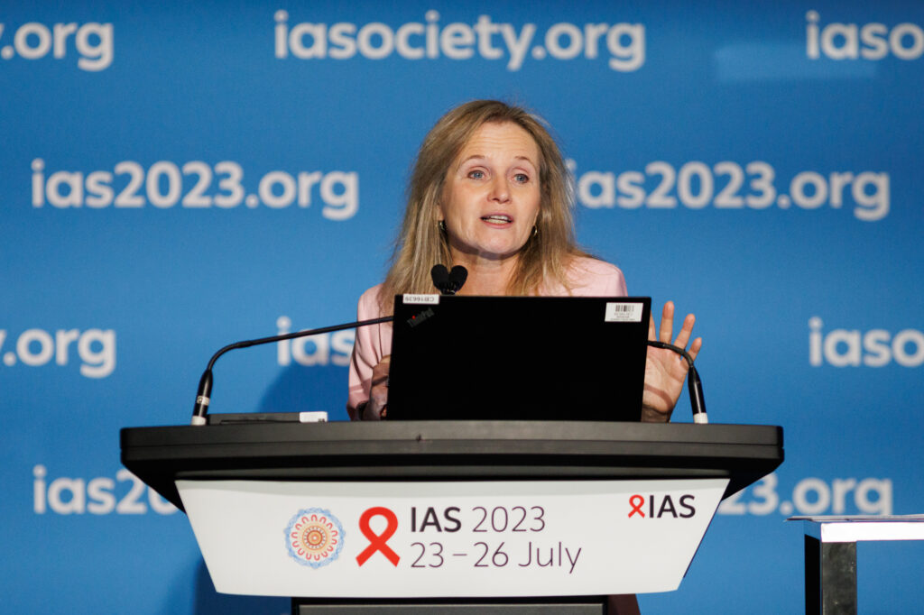 Sharon Lewin, presidenta de la IAS, Presidenta Internacional de la IAS 2023 y Directora del Instituto Peter Doherty para la Infección y la Inmunidad de la Universidad de Melbourne en Australia. 